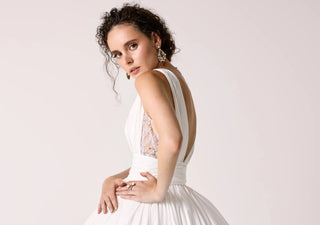 Stunning Backless Wedding Dresses for a Chic Bridal Look