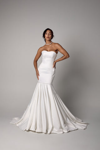 Elegant Wedding Dresses & Sleek Bridal Gowns in Toronto - MISSIA Bridal Store Elegant Wedding Dresses & Sleek Bridal Gowns in Toronto - MISSIA Bridal Store