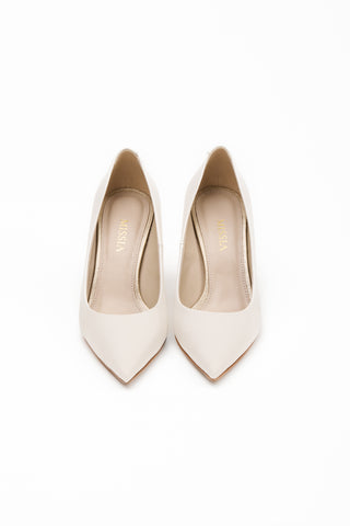 Milk White Leather Pumps With a Pointed Toe